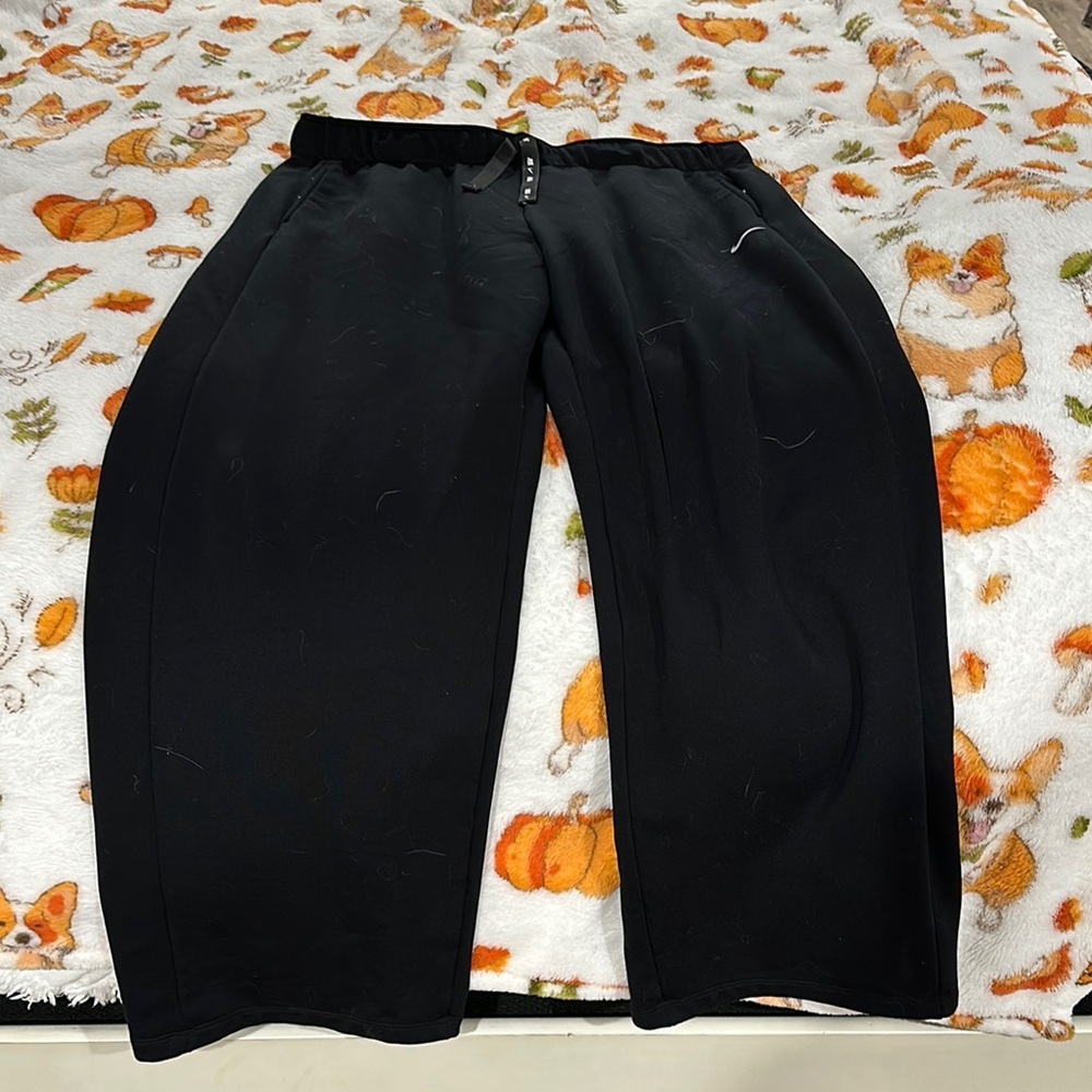 Black Nike sweatpants